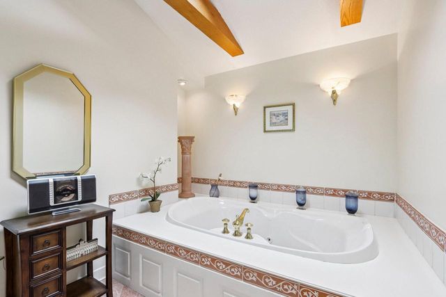 W338S4370 Drumlin DRIVE, Dousman, WI 53118