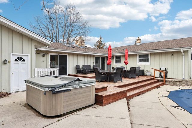 W338S4370 Drumlin DRIVE, Dousman, WI 53118