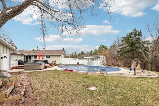W338S4370 Drumlin DRIVE, Dousman, WI 53118