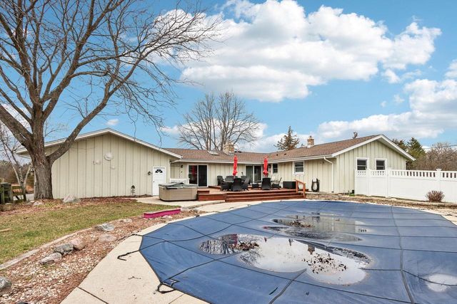 W338S4370 Drumlin DRIVE, Dousman, WI 53118