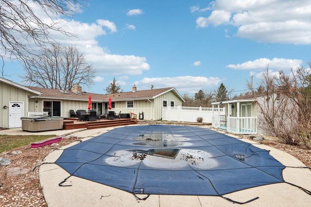 W338S4370 Drumlin DRIVE, Dousman, WI 53118