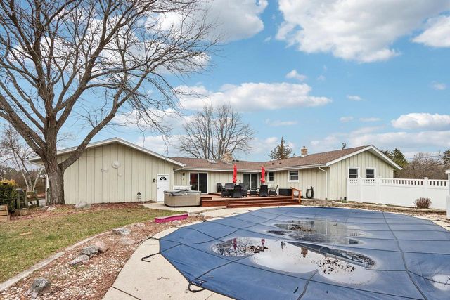 W338S4370 Drumlin DRIVE, Dousman, WI 53118