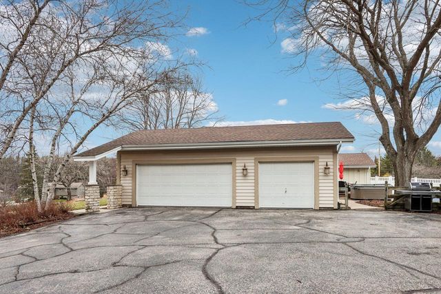 W338S4370 Drumlin DRIVE, Dousman, WI 53118