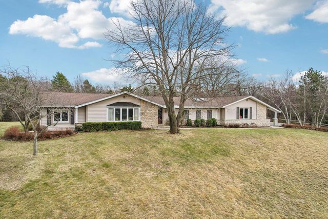 W338S4370 Drumlin DRIVE, Dousman, WI 53118