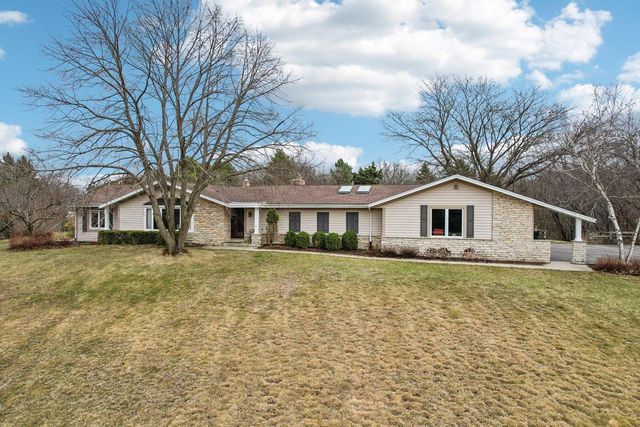 W338S4370 Drumlin DRIVE, Dousman, WI 53118