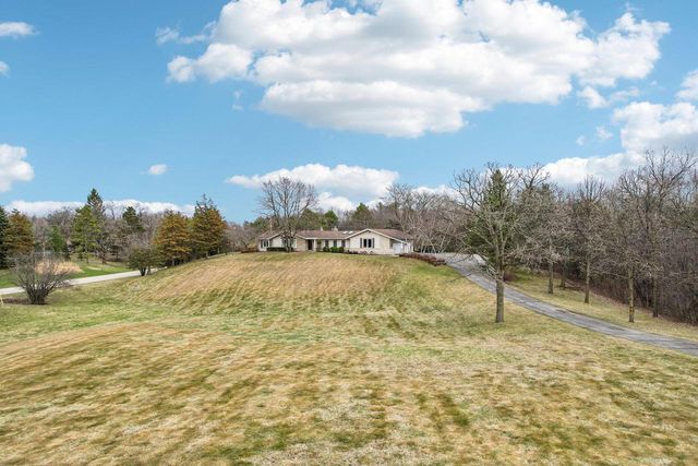 W338S4370 Drumlin DRIVE, Dousman, WI 53118