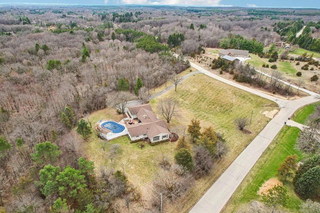 W338S4370 Drumlin DRIVE, Dousman, WI 53118