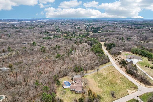 W338S4370 Drumlin DRIVE, Dousman, WI 53118