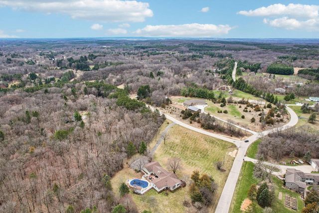 W338S4370 Drumlin DRIVE, Dousman, WI 53118