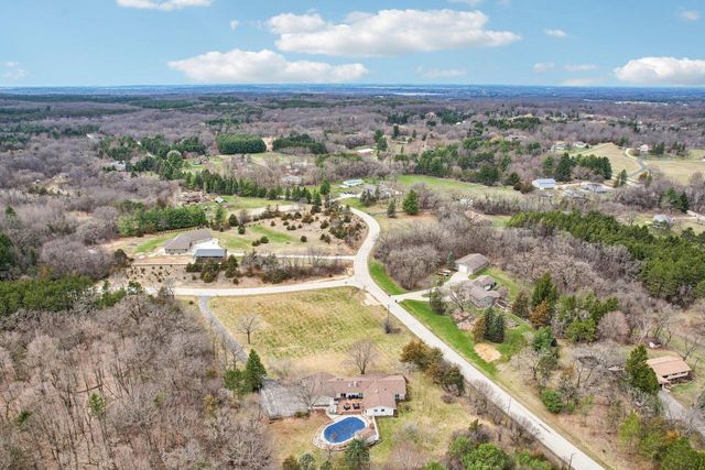 W338S4370 Drumlin DRIVE, Dousman, WI 53118