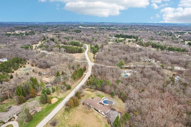 W338S4370 Drumlin DRIVE, Dousman, WI 53118