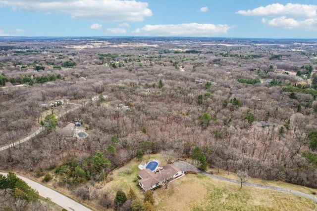 W338S4370 Drumlin DRIVE, Dousman, WI 53118