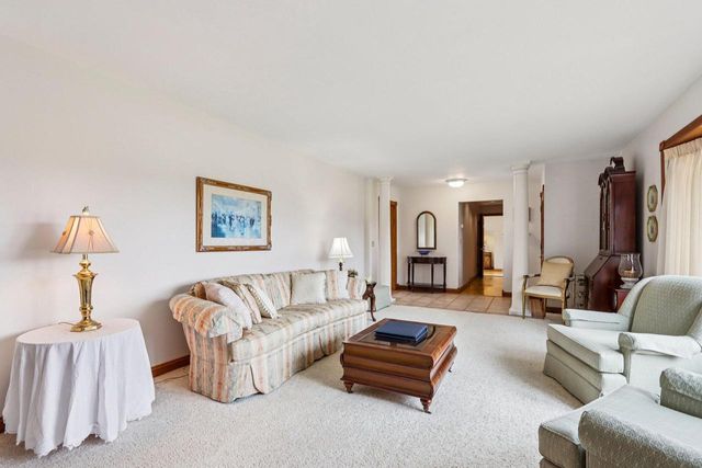 W338S4370 Drumlin DRIVE, Dousman, WI 53118