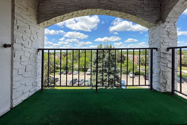 350 plum creek Drive 403, Wheeling, IL 60090