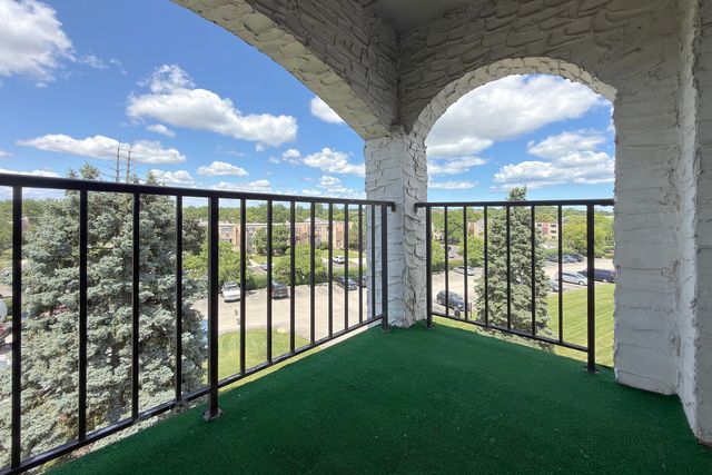 350 plum creek Drive 403, Wheeling, IL 60090