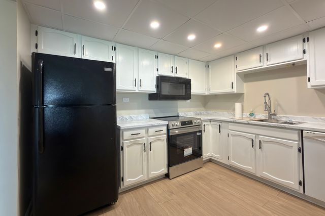 350 plum creek Drive 403, Wheeling, IL 60090