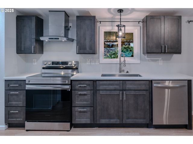 8630 Se FRONTIER Ct 40, Clackamas, OR 97015