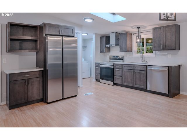 8630 Se FRONTIER Ct 40, Clackamas, OR 97015