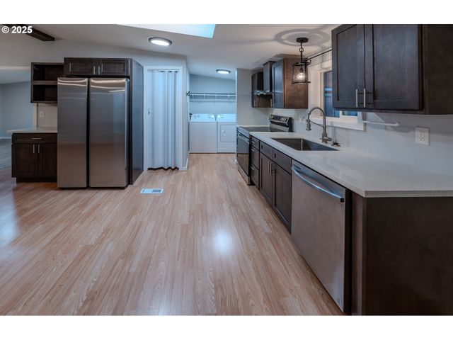 8630 Se FRONTIER Ct 40, Clackamas, OR 97015