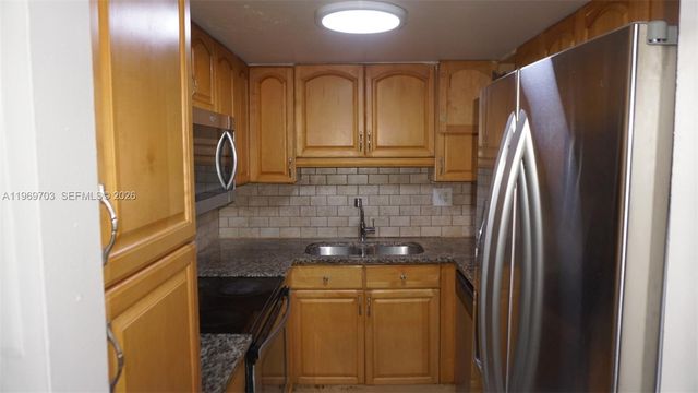 995 SW 84th Ave 218, Miami, FL 33144