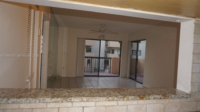 995 SW 84th Ave 218, Miami, FL 33144