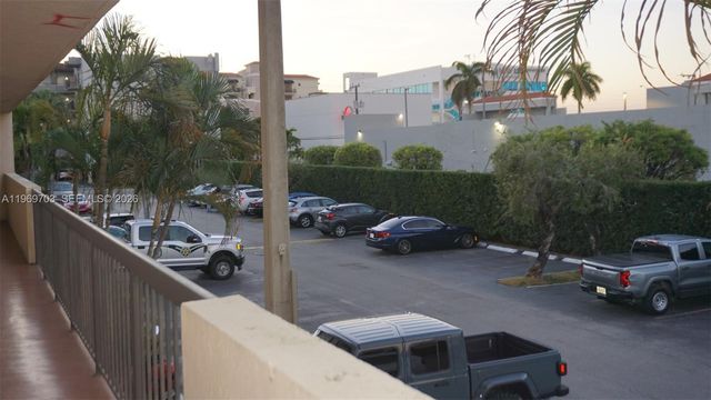 995 SW 84th Ave 218, Miami, FL 33144