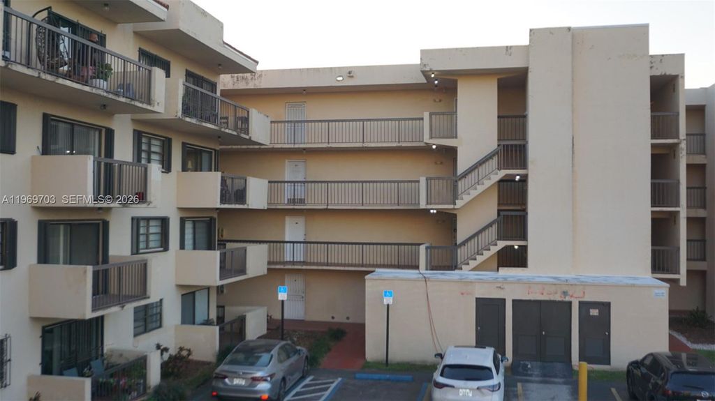 995 SW 84th Ave 218, Miami, FL 33144