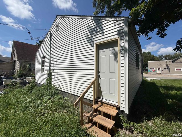 2204 S 15TH Street, Springfield, IL 62703