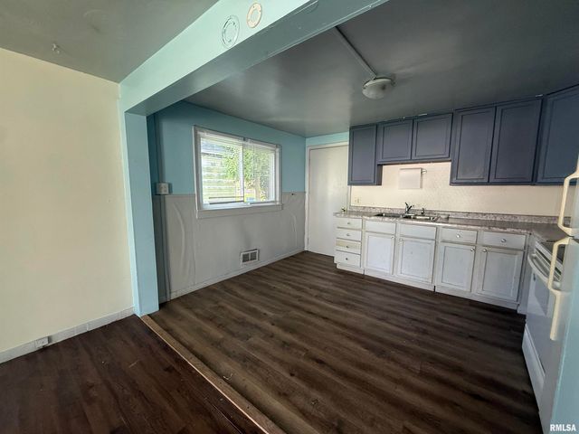 2204 S 15TH Street, Springfield, IL 62703