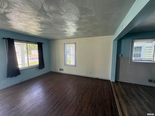 2204 S 15TH Street, Springfield, IL 62703