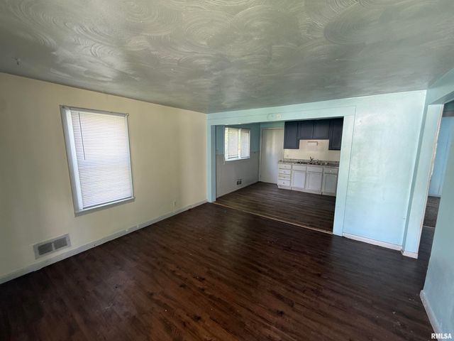 2204 S 15TH Street, Springfield, IL 62703