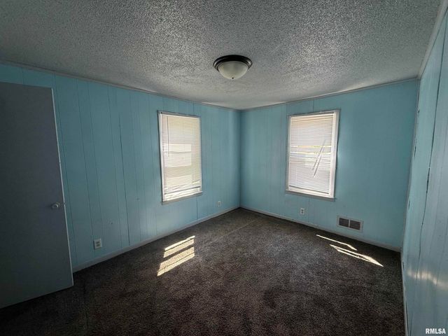 2204 S 15TH Street, Springfield, IL 62703