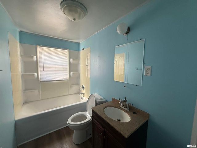 2204 S 15TH Street, Springfield, IL 62703