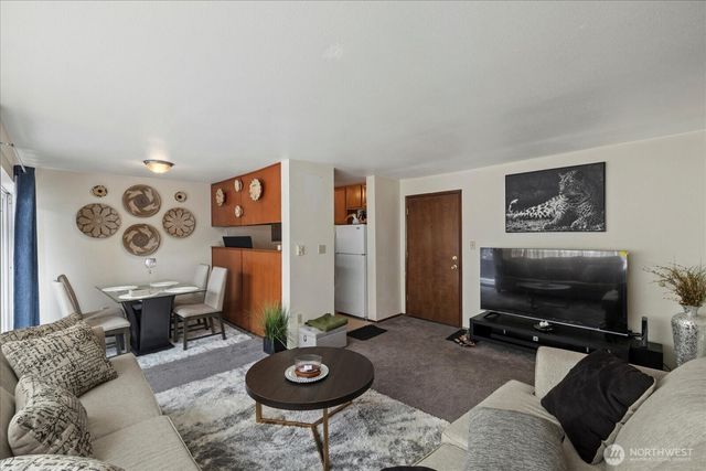 4803 S Henderson St, Seattle, WA 98118