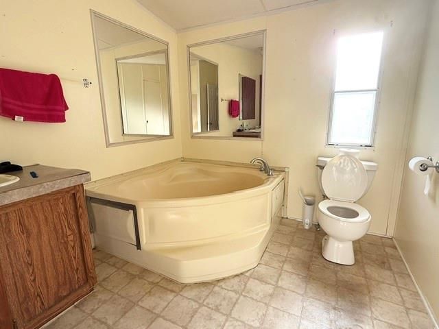 5744 E State Highway 21, Crockett, TX 75835