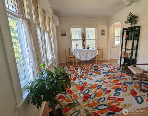 303 N 64th Street, Seattle, WA 98103