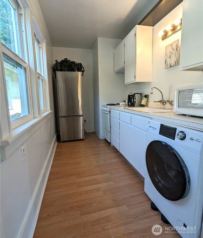 303 N 64th Street, Seattle, WA 98103