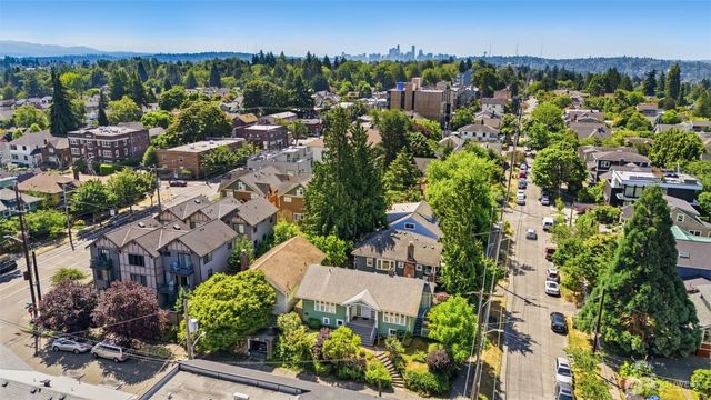 303 N 64th Street, Seattle, WA 98103