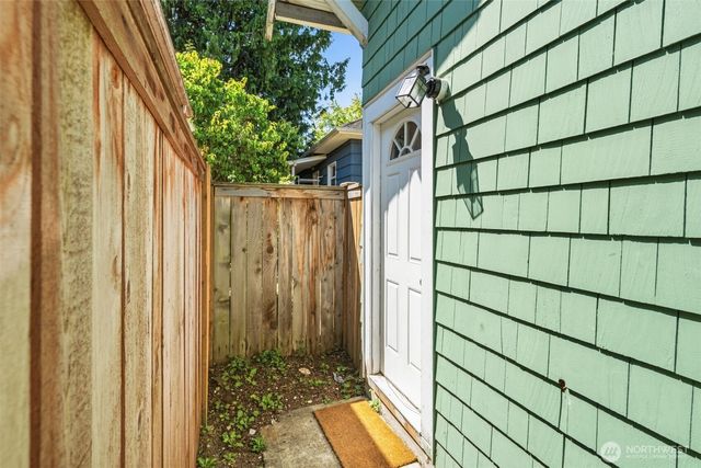 303 N 64th Street, Seattle, WA 98103