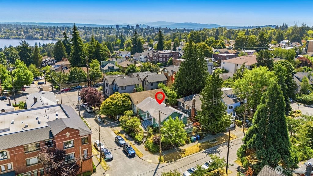 303 N 64th Street, Seattle, WA 98103