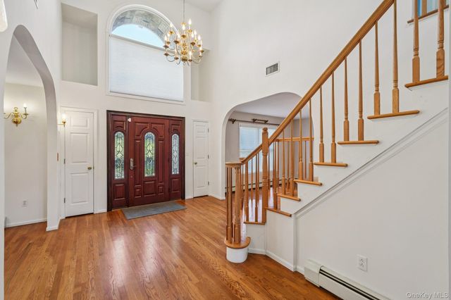 8 Foxwood Drive, Tomkins Cove, NY 10986