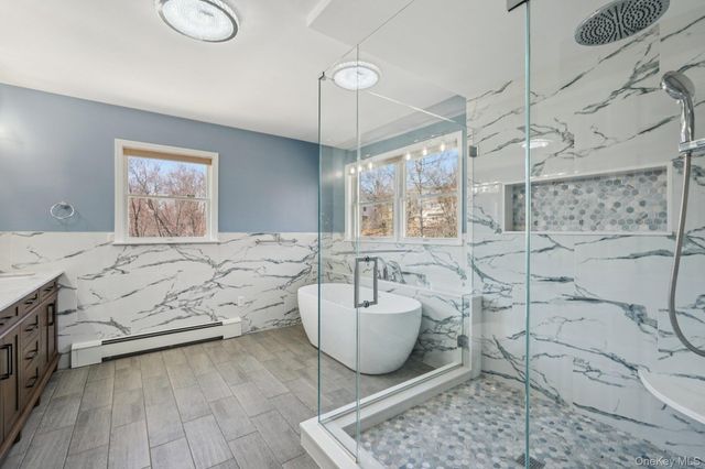 8 Foxwood Drive, Tomkins Cove, NY 10986