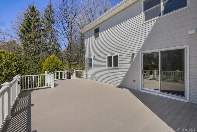 8 Foxwood Drive, Tomkins Cove, NY 10986