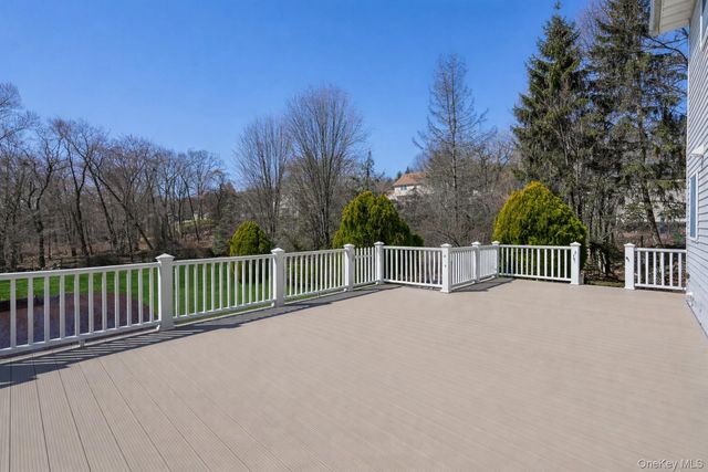 8 Foxwood Drive, Tomkins Cove, NY 10986