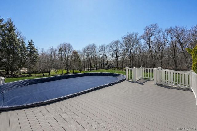 8 Foxwood Drive, Tomkins Cove, NY 10986