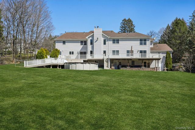 8 Foxwood Drive, Tomkins Cove, NY 10986