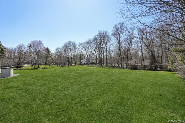 8 Foxwood Drive, Tomkins Cove, NY 10986