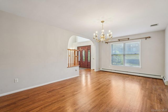 8 Foxwood Drive, Tomkins Cove, NY 10986