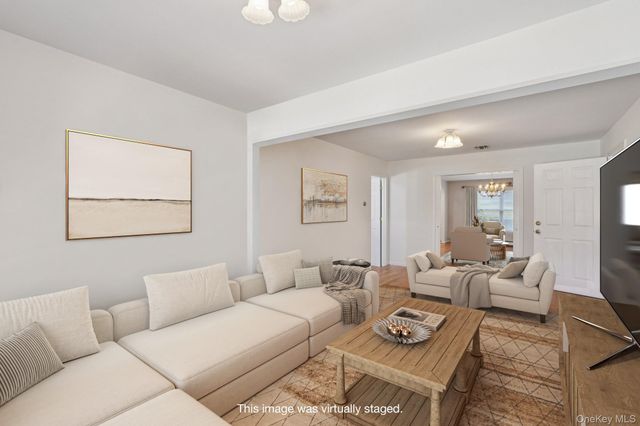 8 Foxwood Drive, Tomkins Cove, NY 10986