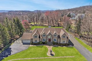 8 Foxwood Drive, Tomkins Cove, NY 10986